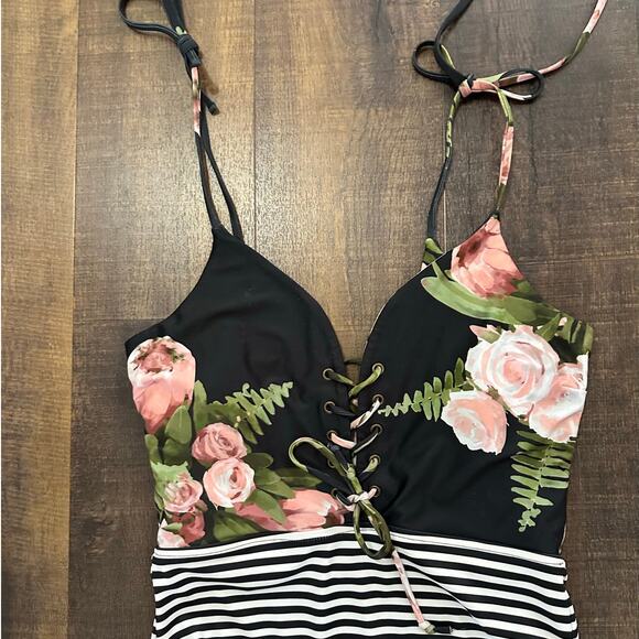 Albion Fit The Rachel One-Piece Black and Midnight Stripe Size Large - Picture 3 of 10